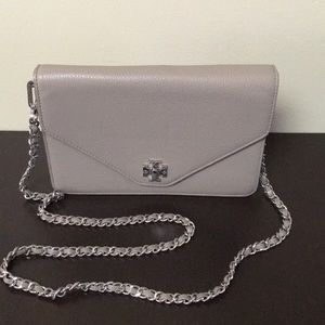 Tory Burch Kira Metallic-Gusset Clutch French Grey